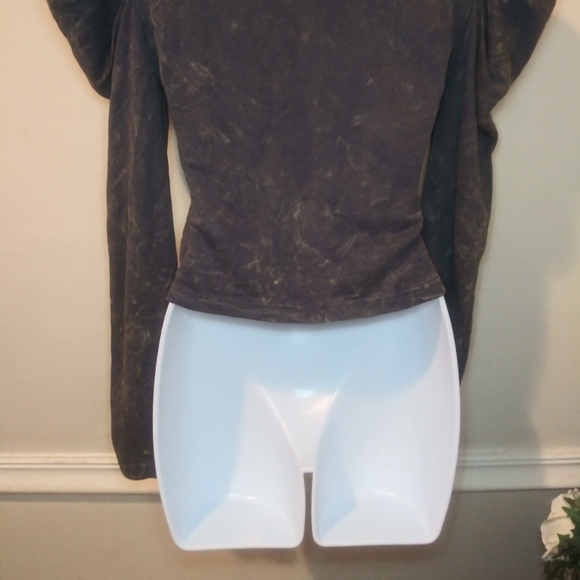 3/$18 Kendall+Kylie Distressed Gray & Yellow Puffed Sleeve Top - Picture 9 of 12